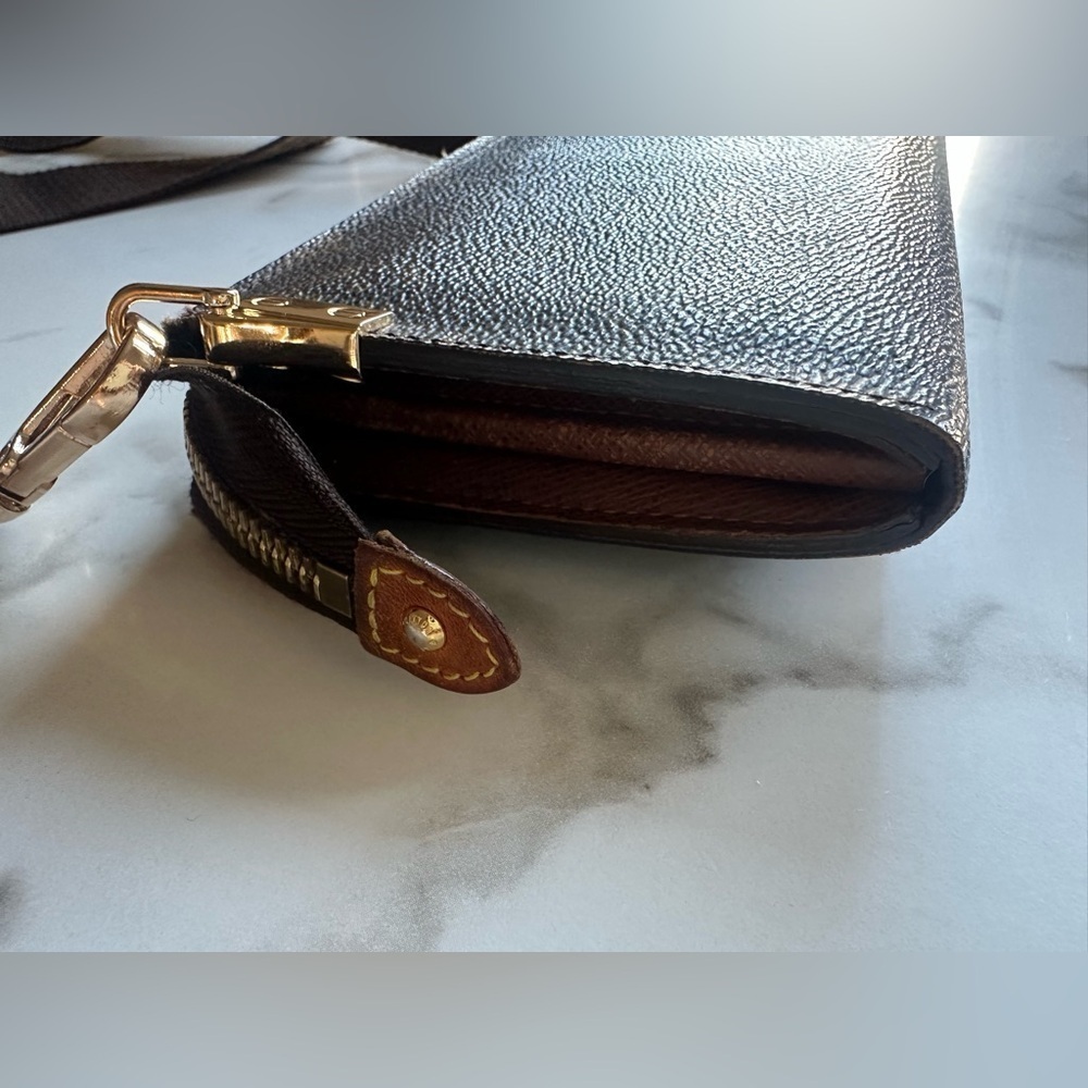 Authentic Louis Vuitton Astrid Wallet crossbody w/COA - Picture 9 of 13